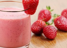 طريقة عمل عصير فراولة سموثى