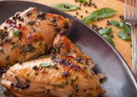 طريقة عمل صدور الدجاج بصوص الريحان