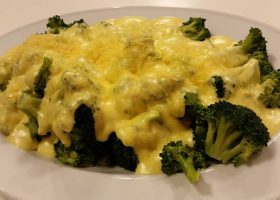 طريقة عمل بيض بالبروكلى والجبنة الفيتا