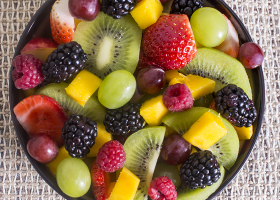 طريقة عمل سلطة الفواكه بصوص البرتقال و الفانيليا