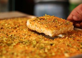 طريقة عمل بسبوسة بالقشطة