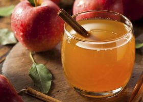 طريقة عمل عصير التفاح الساخن بالقرفة