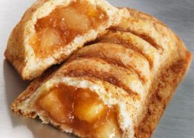 طريقة عمل فطيرة التفاح بالقرفه