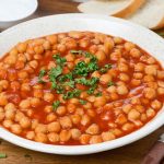 طريقة عمل حمص بالصلصة والبابريكا