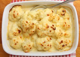 طريقة عمل قرنبيط باللحمة المفرومة و البشاميل