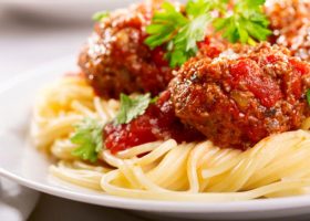 طريقة عمل مكرونة بكرات اللحم