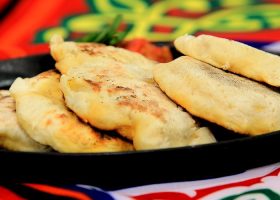 طريقة عمل عيش باللبنة