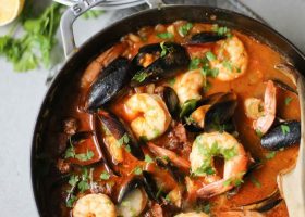 طريقة عمل طاجن المأكولات البحرية