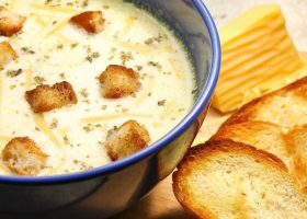 طريقة عمل شوربة الخضار بالجبن