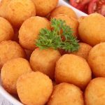طريقة عمل كرات البطاطس بالجبن