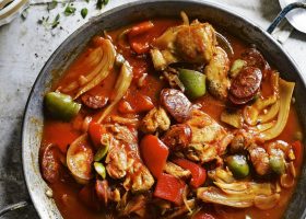 طريقة يخنى الدجاج بالطماطم والكريمة