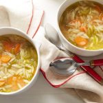 طريقة عمل شوربه لسان العصفور بالخضار