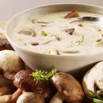 طريقة عمل شوربة المشروم بالزبدة