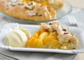 طريقة عمل فطيرة الخوخ