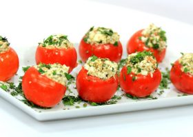 طريقة عمل طماطم بحشو الجبنة والزيتون