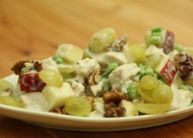 طريقة عمل سلطة الدجاج مع العنب