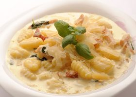 طريقة عمل مكرونة نيوكي