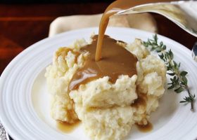 طريقة عمل بطاطس بيورية مع جريفى