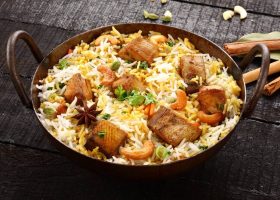 طريقة عمل الأرز بقطع السمك