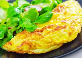 طريقة عمل أومليت بالجبن