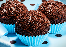 طريقة عمل كرات الشوكولاتة