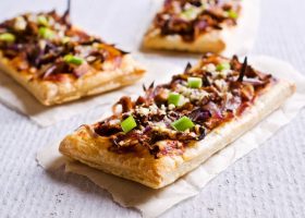 طريقة عمل فطائر المشروم والبصل المكرمل