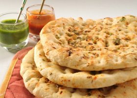 طريقة عمل خبز النان الهندى بالثوم