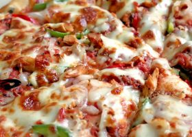 طريقة عمل بيتزا باللحمة المفرومة