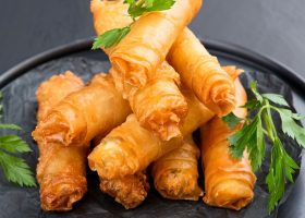 طريقة عمل رقاقات بالجبنة