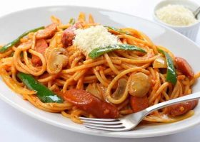 طريقة عمل اسباجتى بالسجق