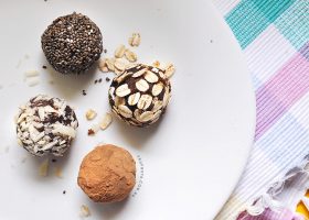 طريقة عمل كرات المكسرات والفواكة المجففة