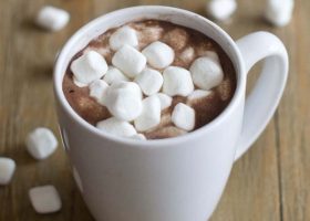 طريقة عمل مشروب الشكولاتة بالقرفة