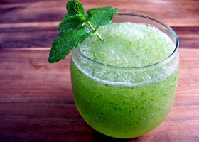 طريقة عمل عصير ليمون بالنعناع والقشطة