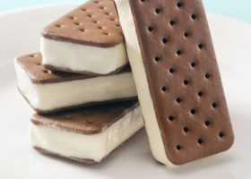 طريقة عمل ساندويتش الآيس كريم