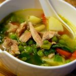 طريقة عمل شوربة الدجاج والخضروات