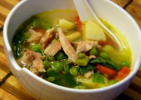 طريقة عمل شوربة الدجاج والخضروات