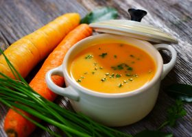 طريقة عمل شوربة الجزر بالزنجبيل