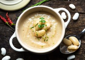 طريقة عمل شوربة الفاصوليا البيضاء