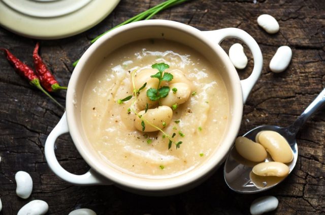 طريقة عمل شوربة الفاصوليا البيضاء