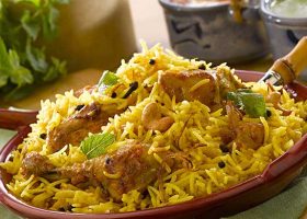 طريقة عمل أرز أصفر بالدجاج والخضار