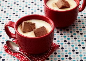 طريقة عمل مشروب الشكولاتة البيضاء بالفستق