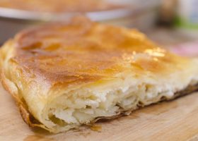 طريقة عمل الفطير بالجبن الكريمي