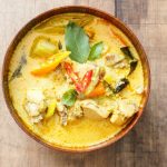 طريقة عمل شوربة الدجاج بالكاري