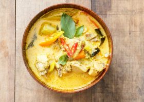 طريقة عمل شوربة الدجاج بالكاري