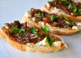 طريقة عمل شطائر البصل المكرمل