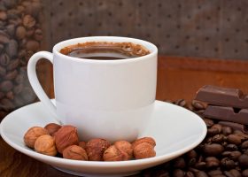 طريقة عمل قهوة بالبندق