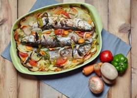 طريققة عمل صينية سمك بالبطاطس