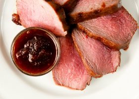 طريقة عمل لحم الغزال المشوى