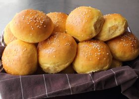 طريقة عمل خبز البطاطس