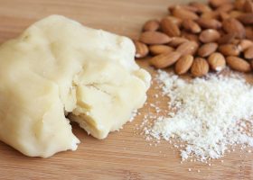 طريقة عمل عجينة اللوز